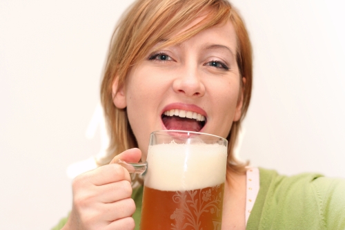 Femeile care obisnuiesc sa bea bere sunt mai predispuse la psoriazis 