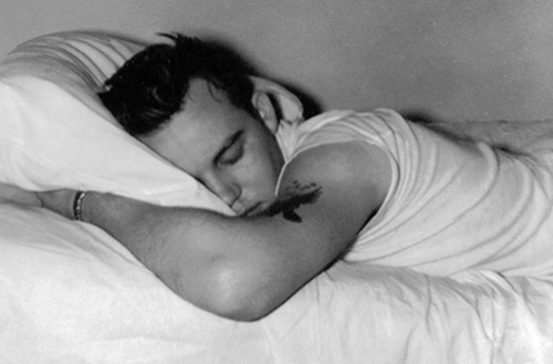 Tulburarile de somn, la fel de daunatoare ca fumatul in declansarea crizelor cardiace si a accidentelor vasculare cerebrale-studiu