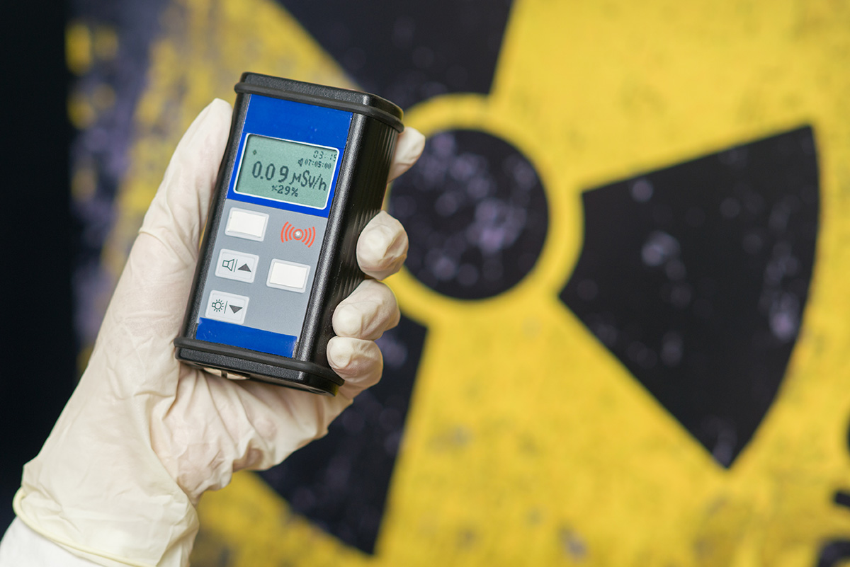 Verificarea nivelului de radiații cu ajutorul unui detector Geiger