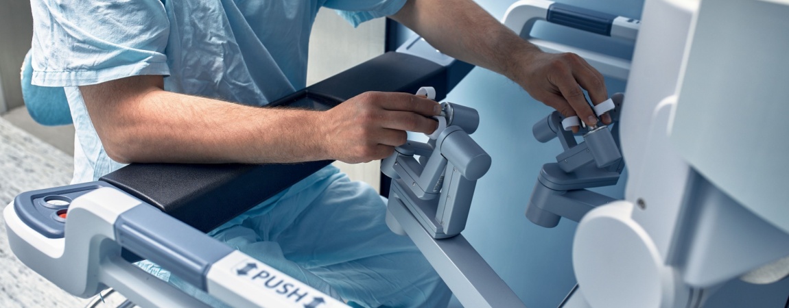 Chirurg la consola sistem robotic