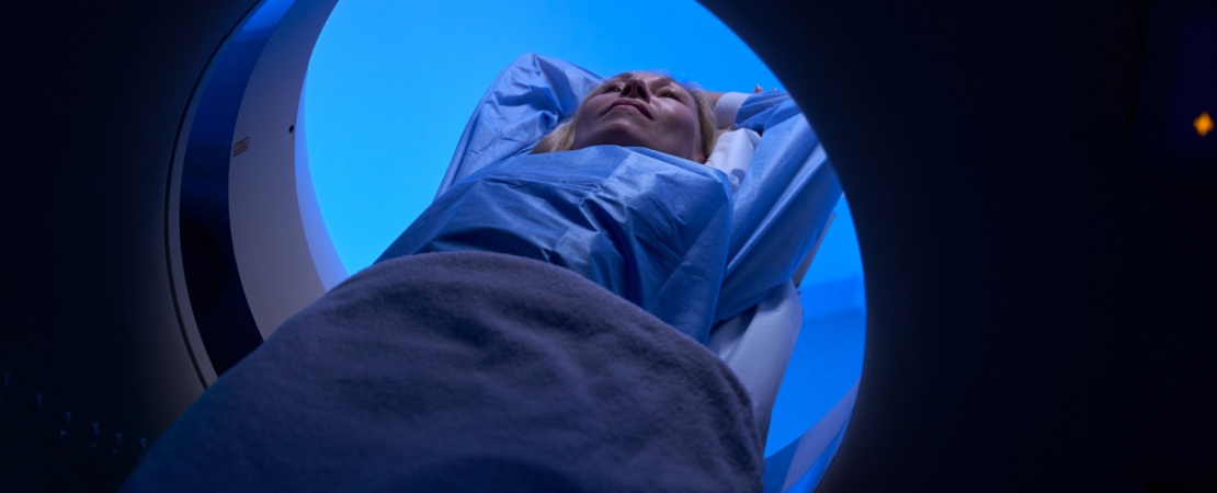 Pacienta in timpul unui CT Abdominal dupa accident rutier