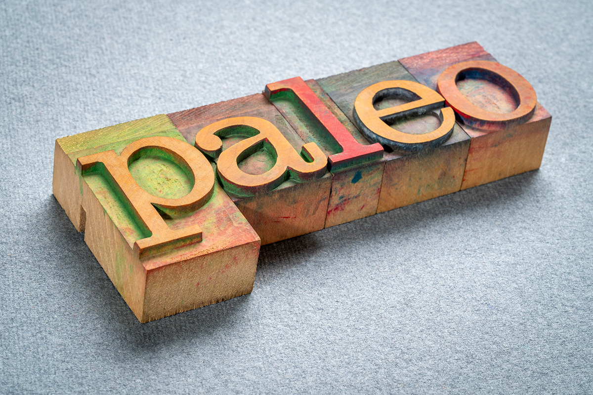 Textul “Paleo” realizat din litere tipografice din lemn