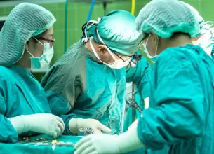 oamenii supraestimeaza beneficiile si subestimeaza riscurile interventiilor medicale