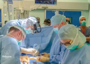 premiera nationala o echipa medicala polisano a salvat viata unui barbat diagnosticat cu anevrism pe aorta toracica rupt in e