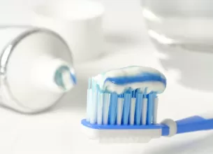 triclosanul din pasta de dinti si sapun poate contribui la dezvoltarea rezistentei organismului la antibiotice studiu