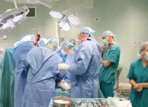 premiera medicala in romania o operatie de reconstructie de bazin cu alogrefa a fost realizata cu succes la spitalul de ortop