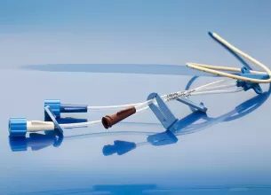 Cateter venos central pe termen scurt cu trei lumene, utilizat in terapie intensiva