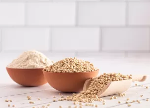 Boluri cu boabe si faina de sorg (sorghum)