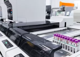 Laborator complet automatizat