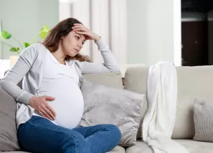 Femeie insarcinata stresata
