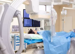 Intervenție montare stimulator cardiac la MedLife