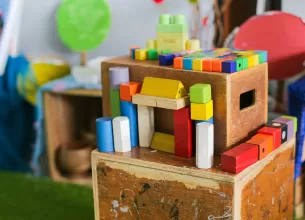 Cuburi din lemn folosite intr-o scoala Reggio Emilia