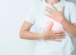 Ilustratie medicala care prezinta refluxul gastroesofagian si urcarea acidului gastric