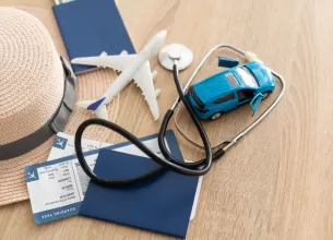 Conceptul de vaccinare si calatorie.