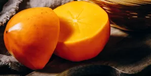 Fruct de kaki taiat in jumatate