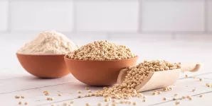 Boluri cu boabe si faina de sorg (sorghum)
