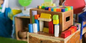 Cuburi din lemn folosite intr-o scoala Reggio Emilia