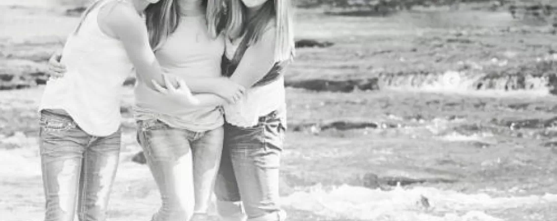 fetele ale caror prietene au copii sunt mai putin predispuse sa ramana gravide studiu