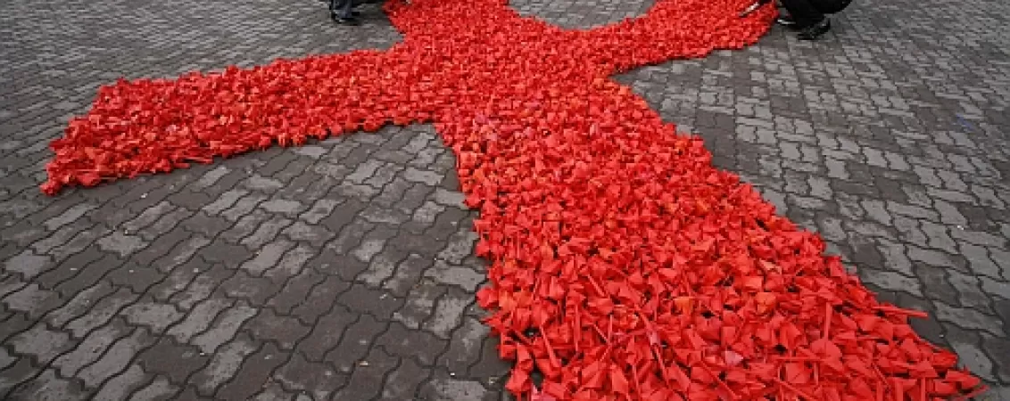 un pacient infectat cu hiv a fost vindecat printrun tratament asociat cu distrugerea sistemului imunitar urmat de transplant 