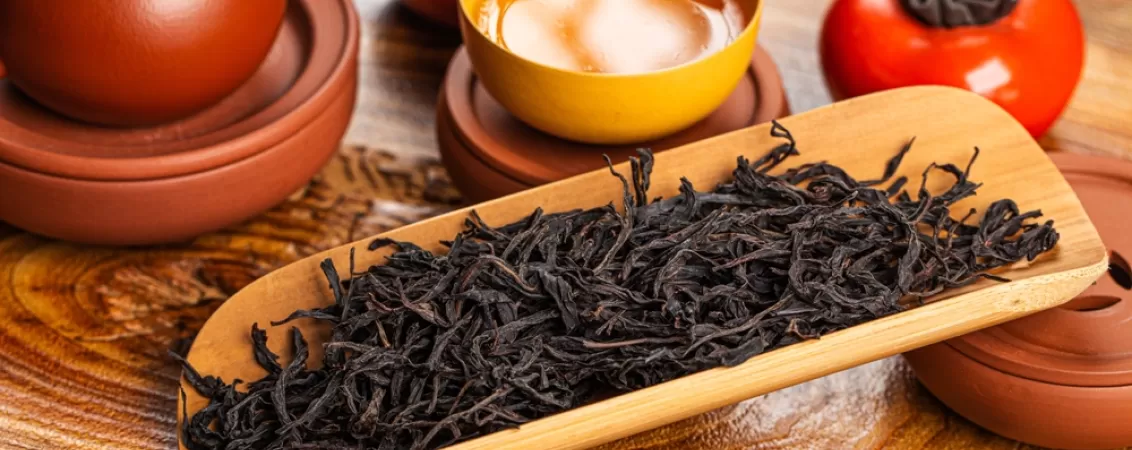 Ceai negru planta si vase China pentru ceai