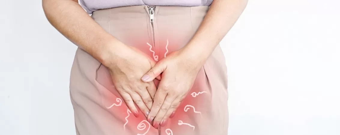 Femeie care prezinta simptomele unei boli cu transmitere sexuala