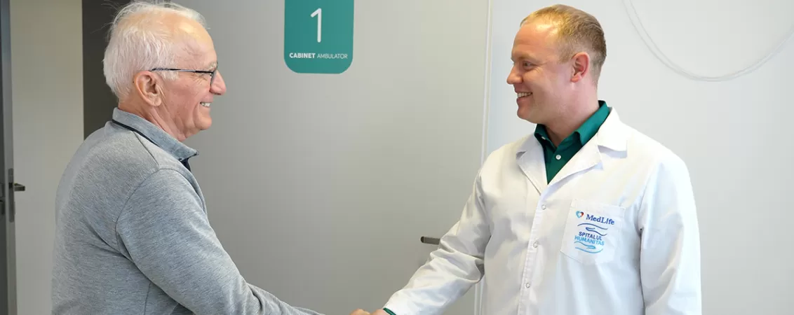 Medicul urolog Vlad-Horia Schitcu si pacientul sau