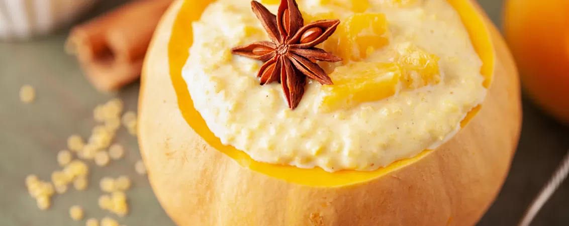 Porridge cu dovleac si scortisoara in dovleac