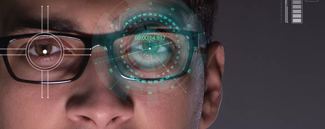 Concept de senzor biomedical implantat in ochiul uman, reprezentand evotutia tehnologica in oftalmologie