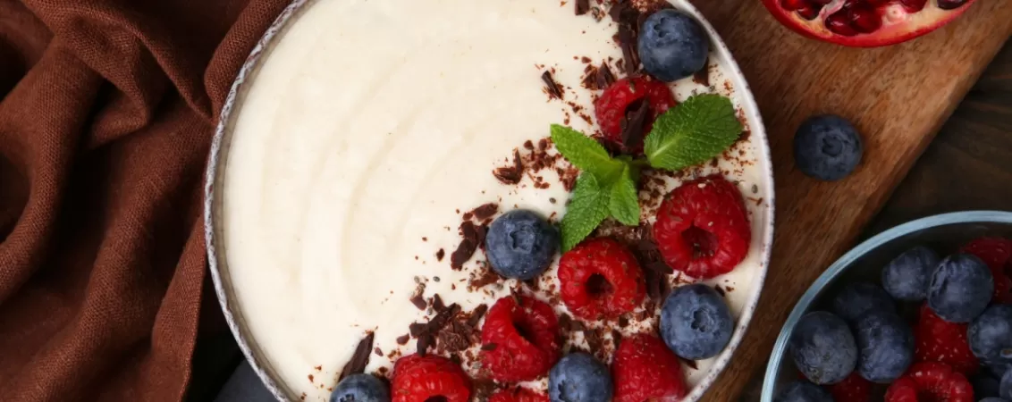 Budinca de gris cu fructe de padure