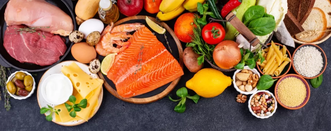 Diverse alimente sanatoase din piramida alimentara