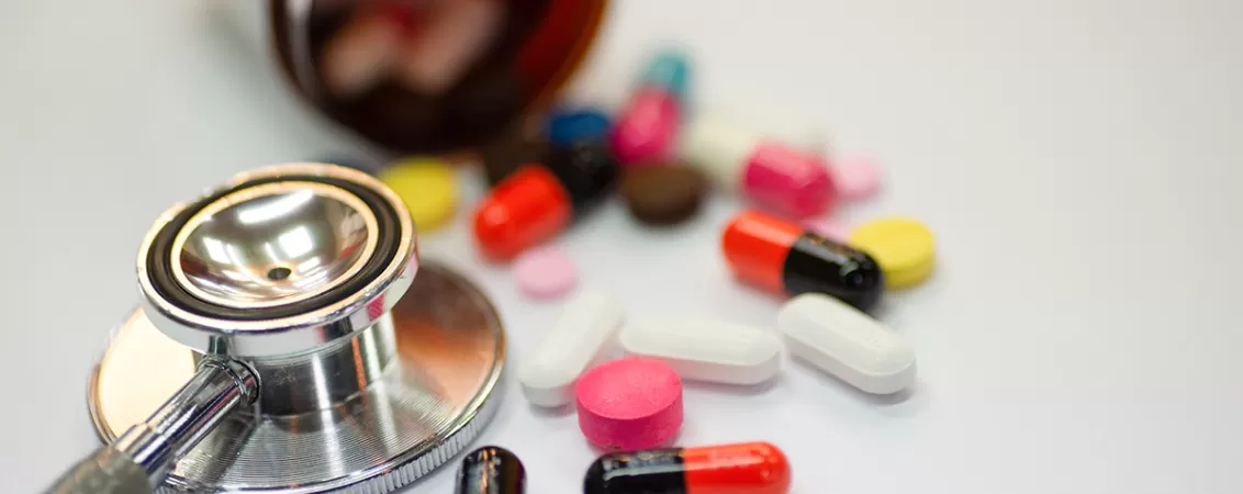Comprimate si capsule statine si betablocante intr-un recipient, utilizate pentru tratamentul cardiovascular