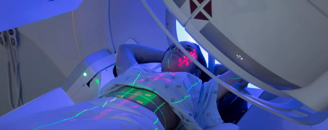 Pacienta in timpul unei sedinte de radioterapie 
