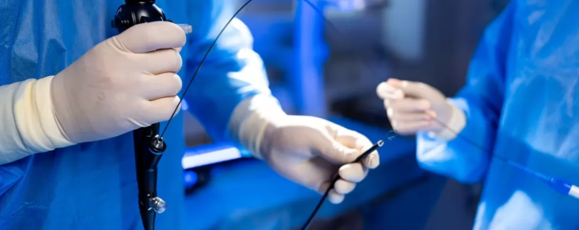 Echipa de medici MedLife pregatindu-se pentru o endoscopie