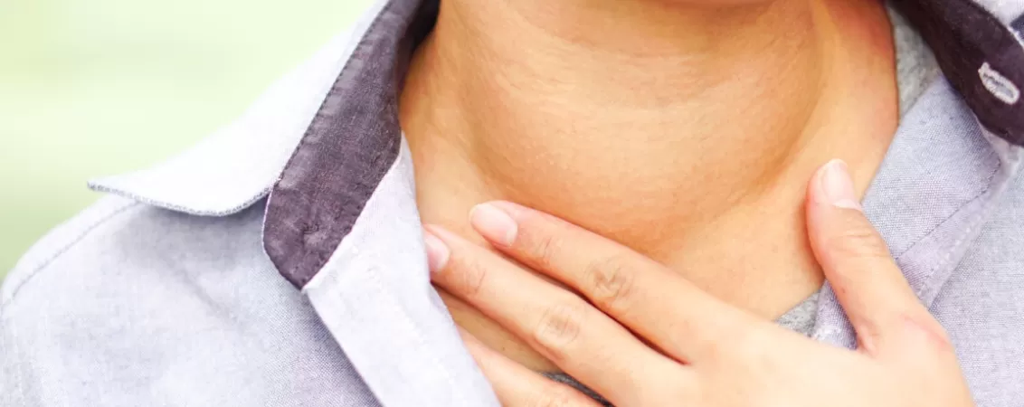 Femeie cu tumora de tiroida