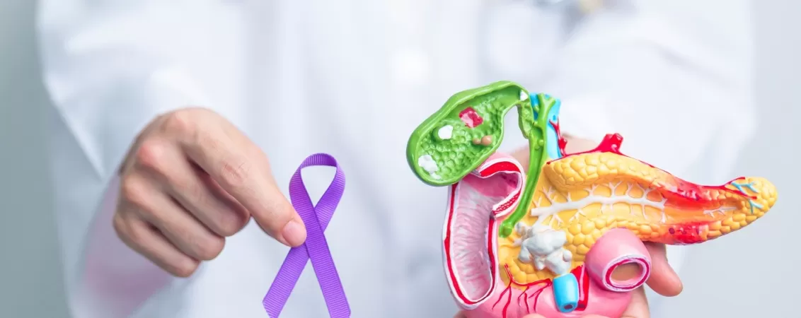 Medic tine mulaj pancreas si fundita mov simbol cancer pancreas