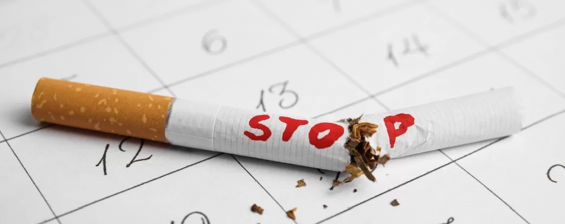 Tigara rupta asezata pe un calendar