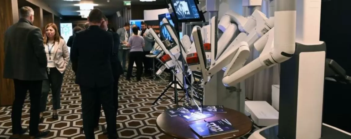 Roboti da Vinci in expozitie MedLife
