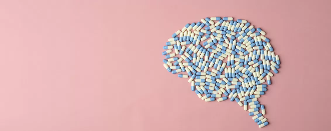 Capsule albastre si albe aranjate sub forma de creier uman, ilustrand suplimentele nutritive destinate sustinerii functiei cognitive si sanatatii cerebrale.