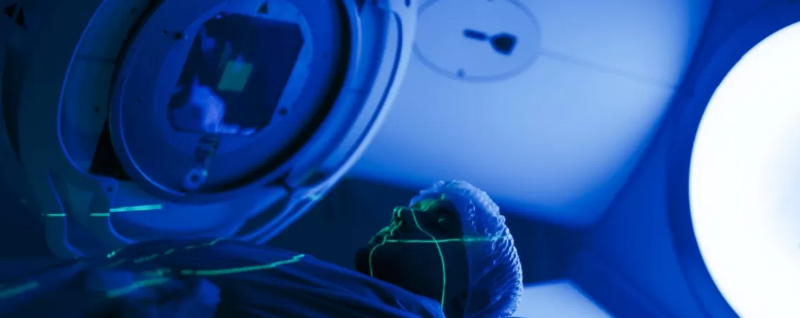 Pacient in timpul unei sedinte de radioterapie