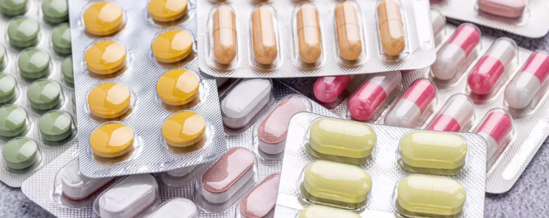 Varietate de medicamente si tratamente farmaceutice utilizate in ingrijirea sanatatii.