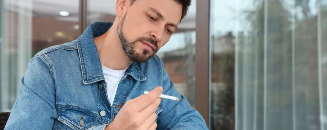 Barbat cu risc de imbatranire prematura pe fondul consumului de tutun