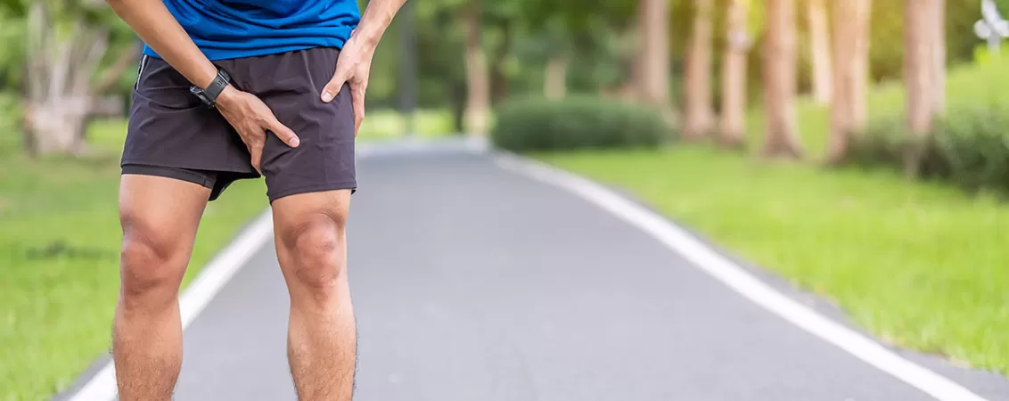 Barbat tanar resimte dureri musculare intense in timpul activitatii fizice