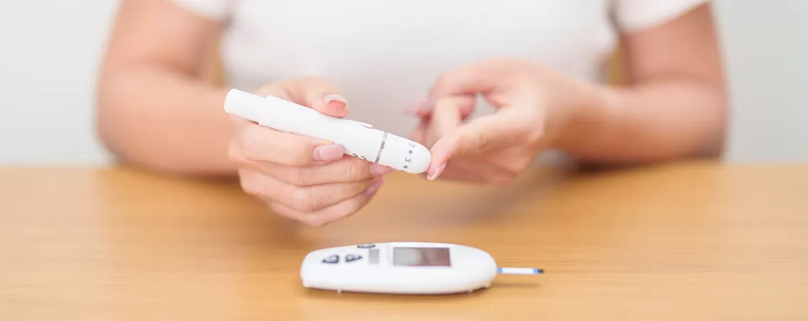 Folosirea unui dispozitiv de intepare pentru recoltarea unei picaturi de sange