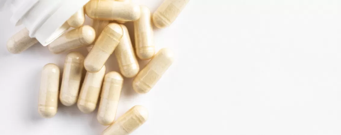 Capsule probiotice varsate dintr-un flacon pentru sustinerea florei intestinale