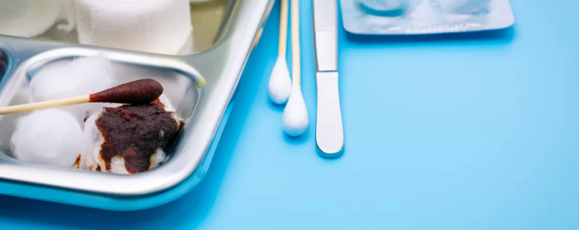 Trusa medicala din inox utilizata pentru ingrijirea si pansarea ranilor