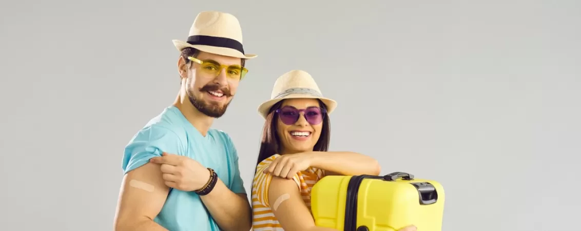 Turisti care si-au facut vaccinuri pentru calatorii exotice