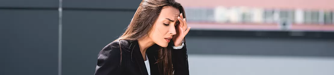 femeie tanara cu frica de inaltime