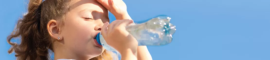 Lipsa hidratarii ca prinicipala cauza a insolatiei la copii