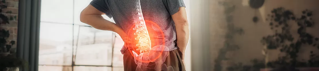 barbat care sufera de dureri cauzate de artrita infectioasa