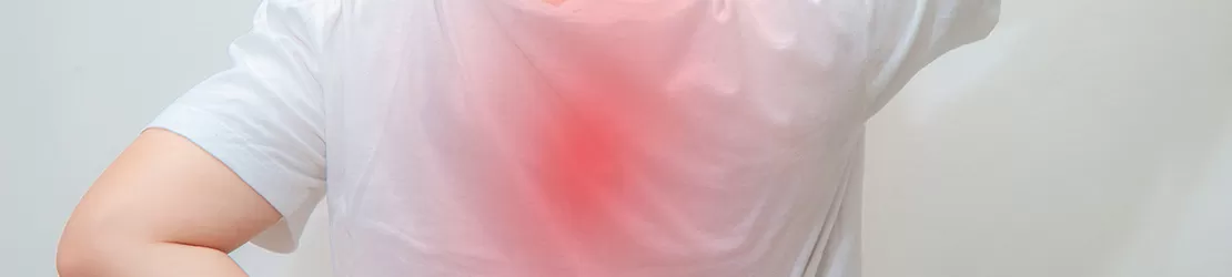 Femeie care sufera de durere miofasciala